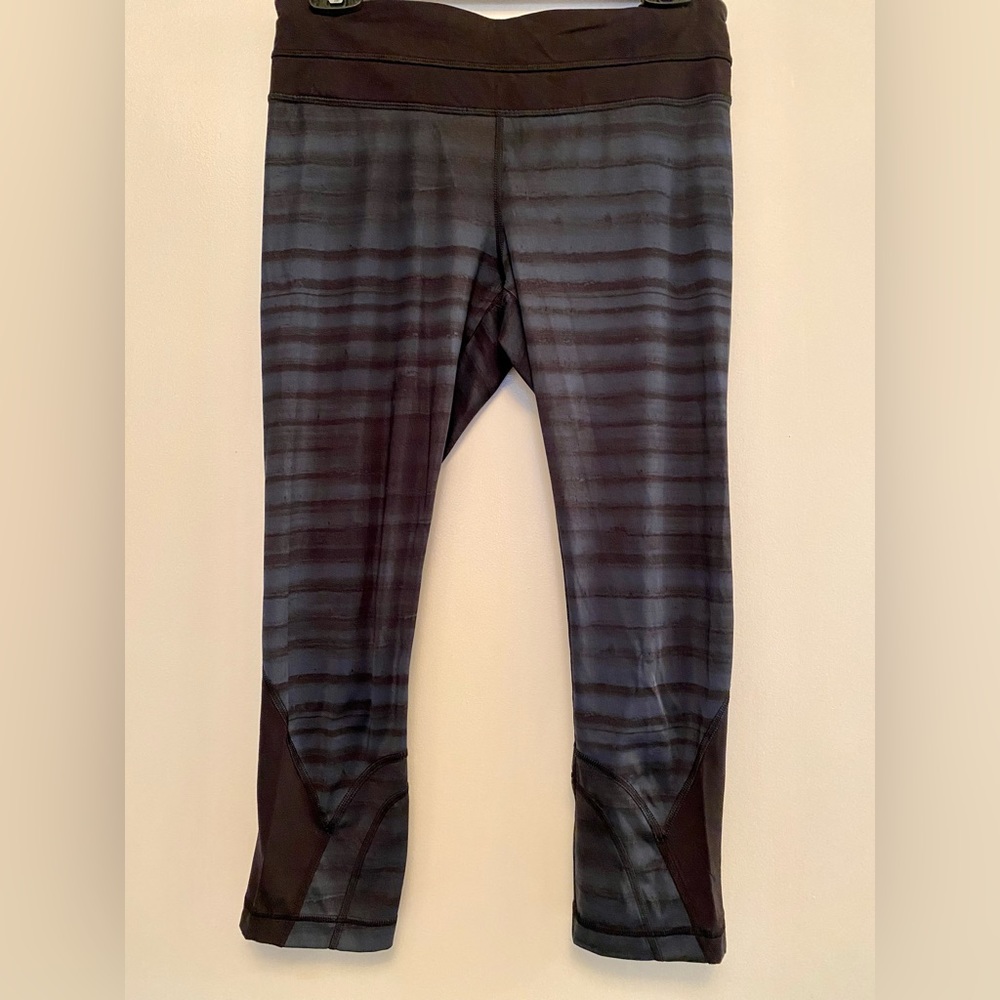 Lululemon Athletica crop pants